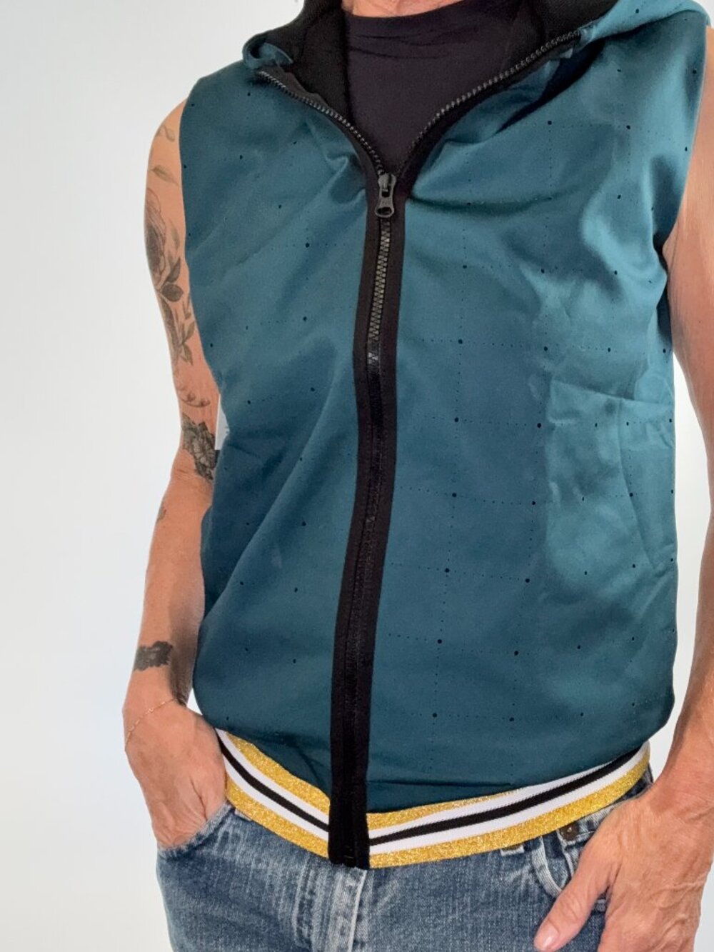 Ultracor Shield Sleeveless Hoodie Teal Perforated NWT Size S